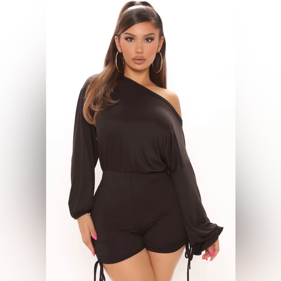 Small black romper - Picture 2 of 3